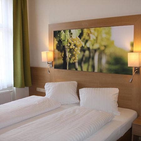 Weinhotel Rieder ポイスドルフ エクステリア 写真