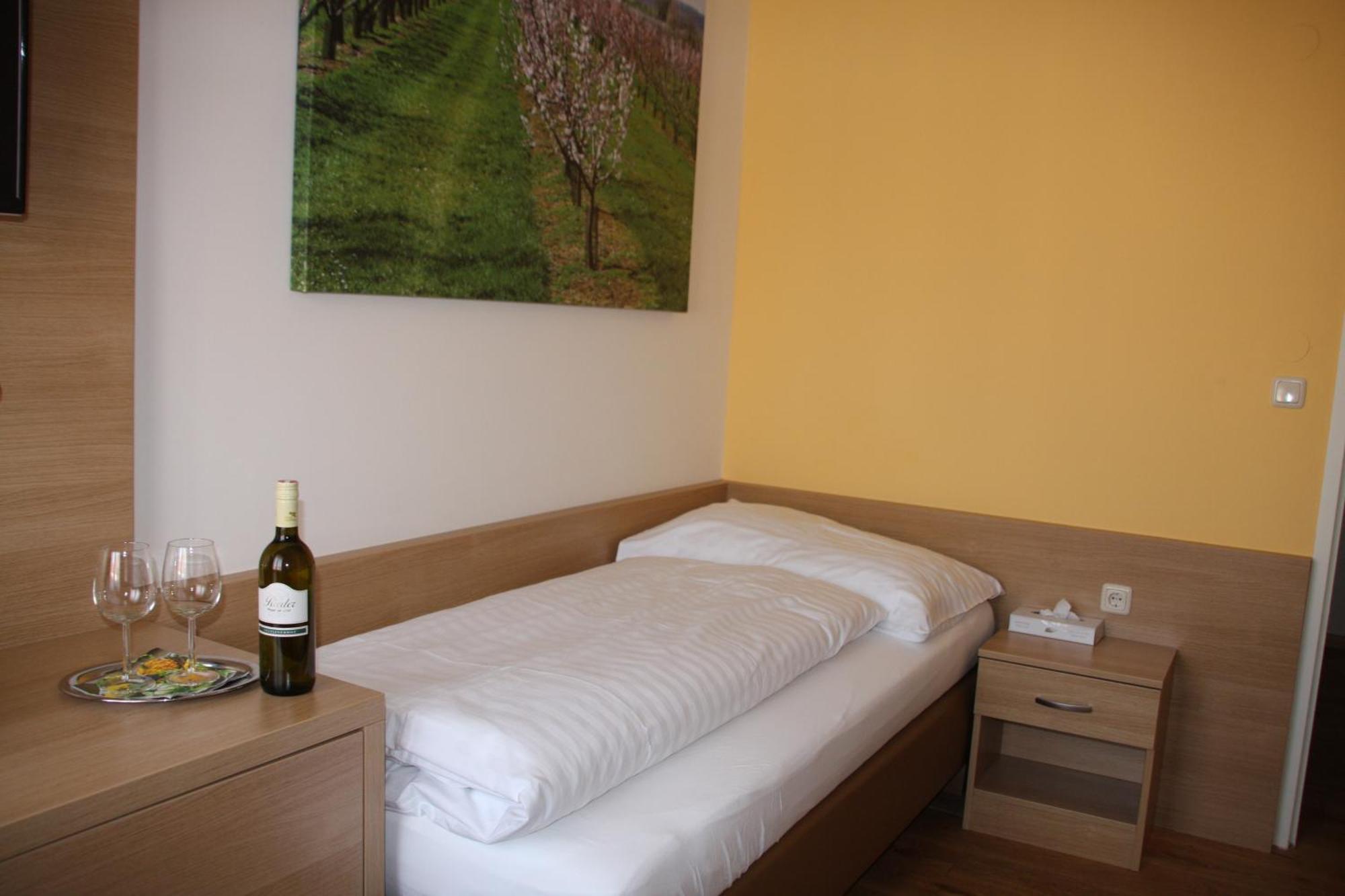 Weinhotel Rieder ポイスドルフ エクステリア 写真