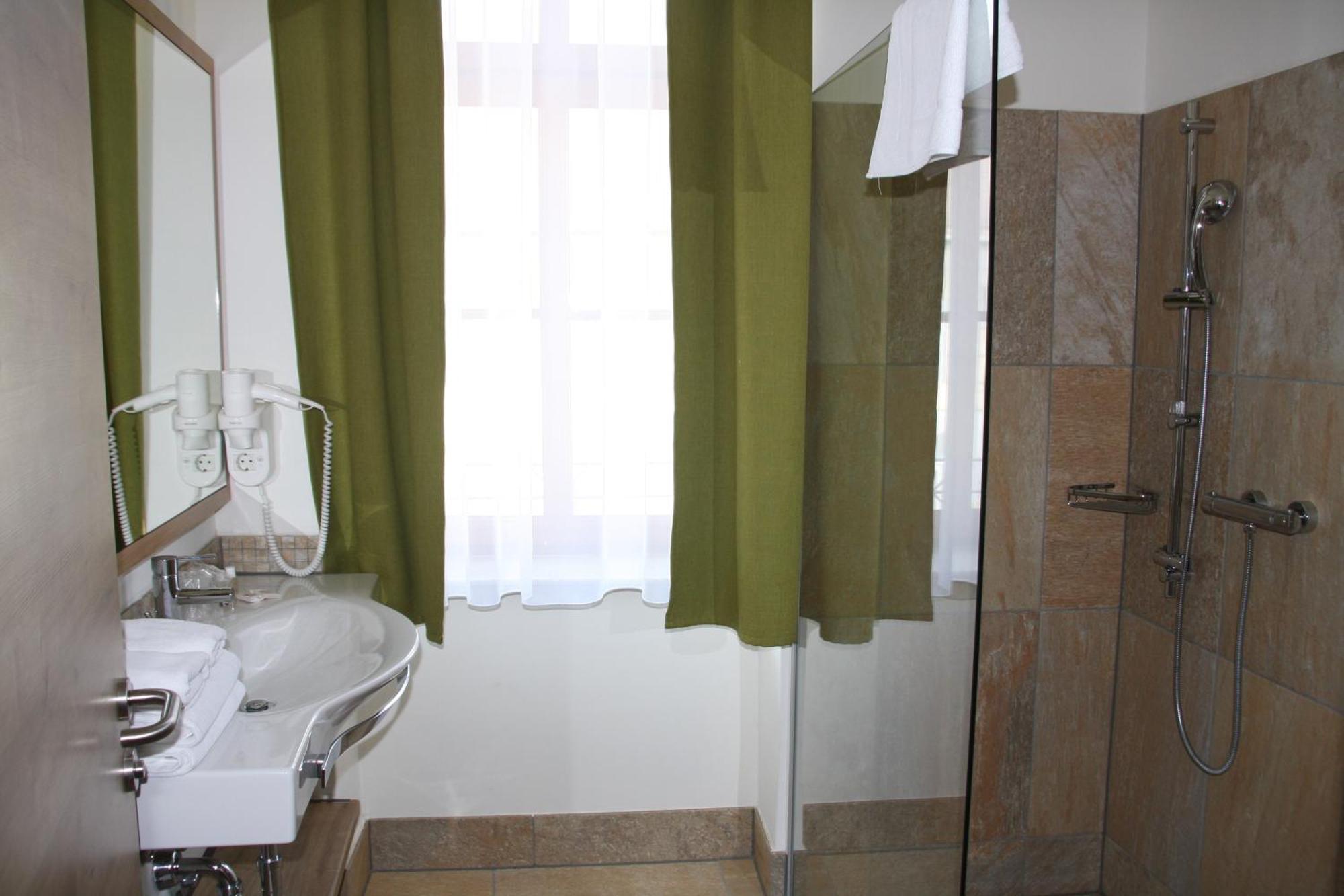 Weinhotel Rieder ポイスドルフ エクステリア 写真