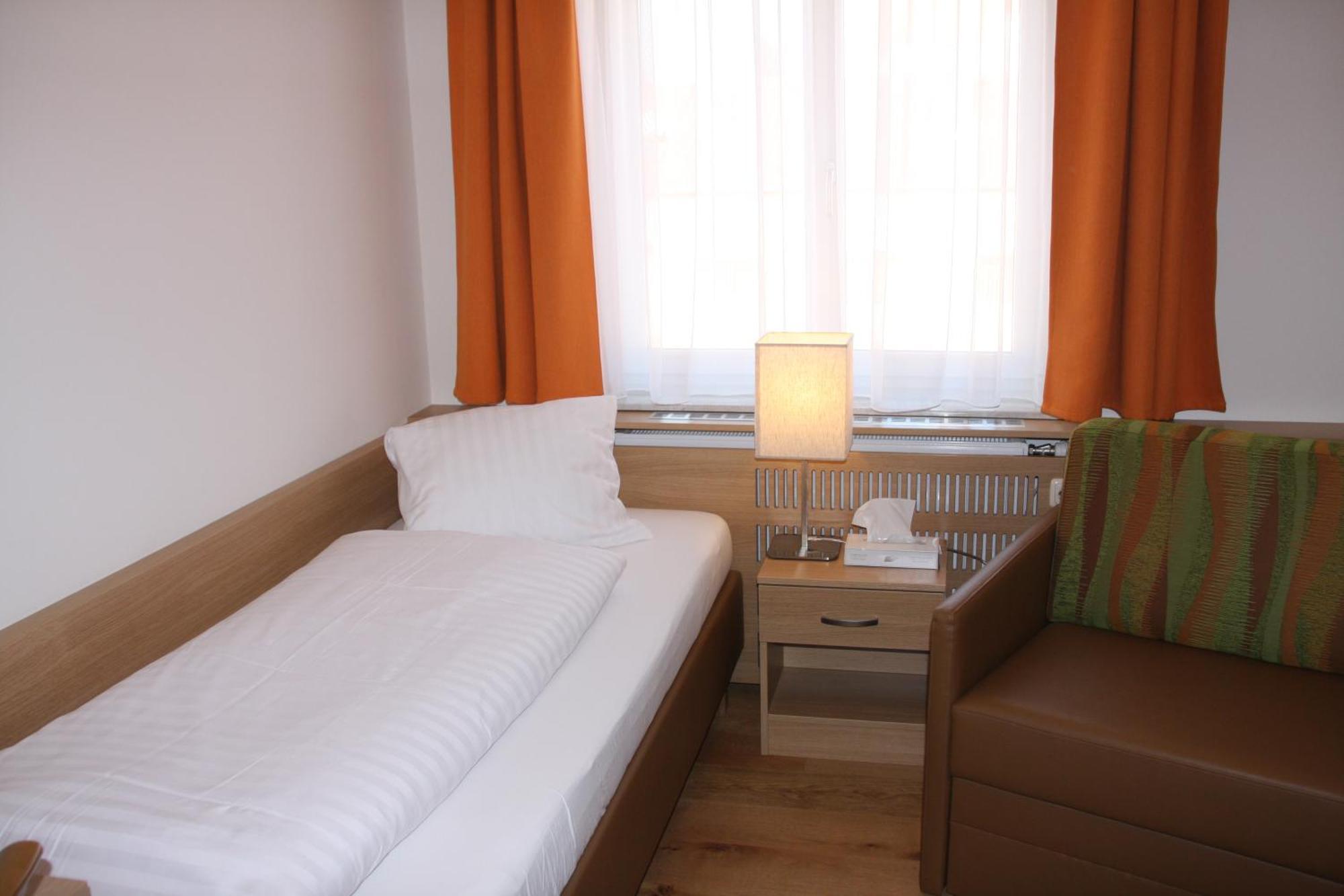 Weinhotel Rieder ポイスドルフ エクステリア 写真